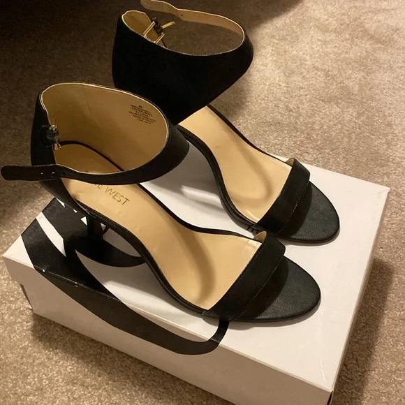 Nine West Heels - Picture 2 of 6